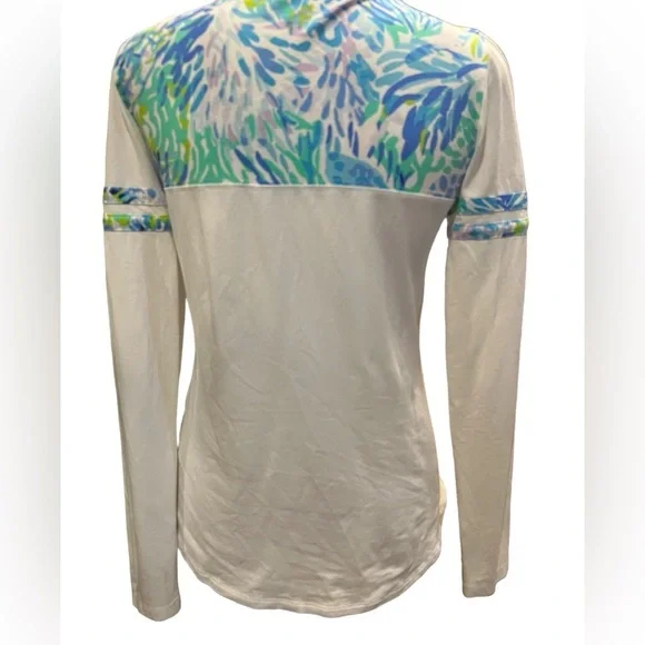 Lilly Pulitzer Amara V-Neck Top Active Tee Shell of a Party White Blue size XS - Picture 7 of 8
